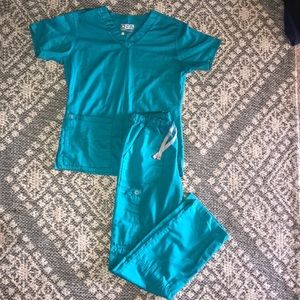 Wonder Work Cherokee Scrub set